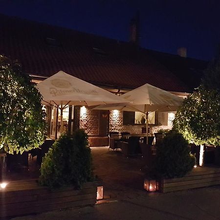 Barock Restaurant & Pension Топольчани Екстер'єр фото